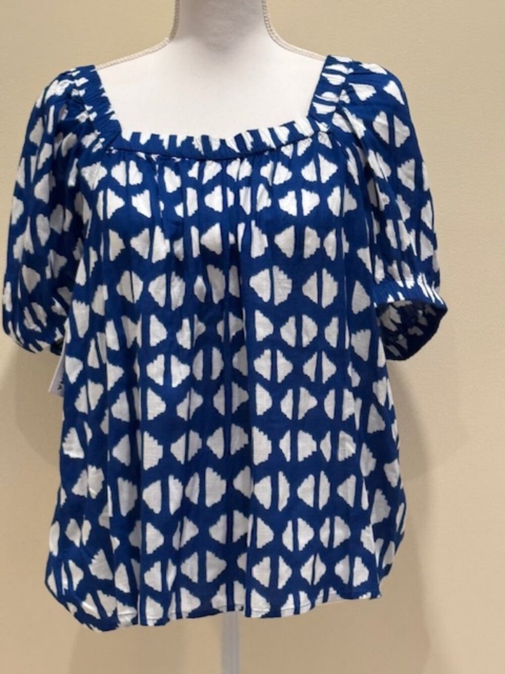 NWT Sonoma Blue and White Puff Sleeve Top - Size L